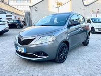 Usata Lancia Ypsilon Gold 69 CV (50 kW) 2017 Grigio Utilitaria