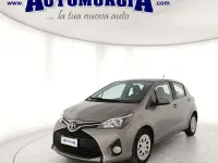 Usata Toyota Yaris Lounge 69 CV (50 kW) 2015 Beige Utilitaria