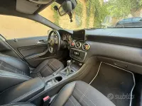 Usata Mercedes A180 122 CV (89 kW) 2014 Grigio Utilitaria