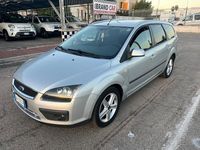 Usata Ford Focus Ghia 90 CV (66 kW) 2006 Argento Station wagon