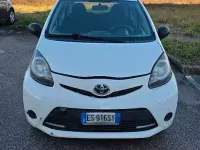 Usata Toyota Aygo 68 CV (50 kW) 2013 Bianco Utilitaria