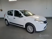 Usata Dacia Sandero Ambiance 72 CV (52 kW) 2010 Bianco Berlina