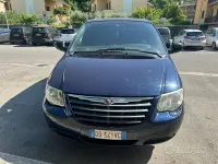 Usata Chrysler Voyager Limited 150 CV (110 kW) 2006 Blu Monovolume