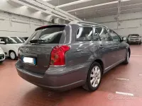 Usata Toyota Avensis 150 CV (110 kW) 2006 Grigio Station wagon