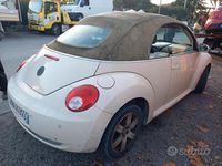 Usata VW New Beetle Cabriolet 105 CV (77 kW) 2007 Beige Cabrio