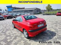 Usata Peugeot 206 CC 109 CV (80 kW) 2002 Rosso pastello Cabrio