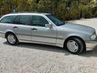 Usata Mercedes C250 Classic 150 CV (110 kW) 2000 Argento Station wagon
