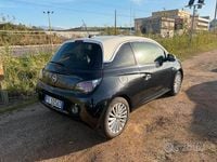 Usado Opel Adam 70 CV (51 kW) 2016 Negro Utilitario