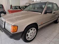 Usata Mercedes 190 122 CV (89 kW) 1988 Marrone Berlina