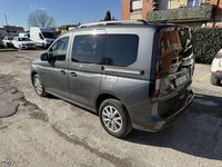 Usata Ford Tourneo Titanium 122 CV (89 kW) 2023 Magnetic grey Furgone