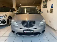 Usado Lancia Ypsilon Gold 75 CV (55 kW) 2012 Amarillo Utilitario