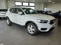 Usata Volvo XC40 Momentum 129 CV (94 kW) 2022 Bianco SUV