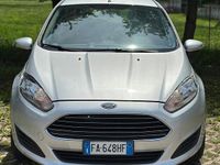 Usata Ford Fiesta 75 CV (55 kW) 2015 Grigio Utilitaria