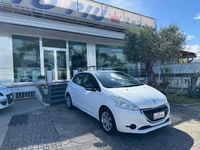 Usata Peugeot 208 Active 82 CV (60 kW) 2013 Bianco Utilitaria