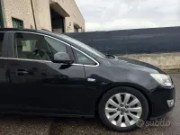 Usata Opel Astra Cosmo 130 CV (95 kW) 2013 Nero Berlina