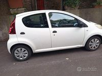 Usata Peugeot 107 68 CV (50 kW) 2013 Bianco Utilitaria