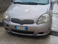 Usata Toyota Yaris Sol 75 CV (55 kW) 2005 Grigio Berlina