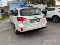 Usata Subaru Outback 150 CV (110 kW) 2010 Bianco Station wagon
