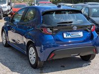 Usata Toyota Yaris Hybrid Business Edition 92 CV (67 kW) 2021 Blu Berlina