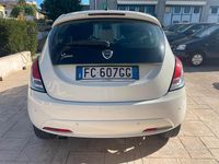 Usata Lancia Ypsilon Gold 69 CV (50 kW) 2016 Bianco Utilitaria