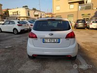 Usata Kia Venga 90 CV (66 kW) 2010 Bianco Utilitaria
