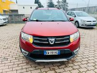 Usata Dacia Sandero Prestige 90 CV (66 kW) 2014 Rosso Berlina