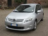 Usata Toyota Auris 90 CV (66 kW) 2010 Argento Utilitaria