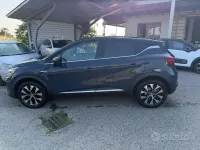 Usata Renault Captur Techno 101 CV (74 kW) 2022 Grigio SUV