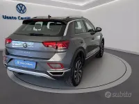 Usata VW T-Roc Style 110 CV (80 kW) 2023 Grigio indyum/tetto nero SUV
