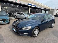 Usata Volvo V60 R-Design Momentum 114 CV (83 kW) 2014 Blu/azzurro Station wagon