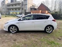 Usata Toyota Auris Hybrid Lounge 99 CV (72 kW) 2013 Bianco Berlina