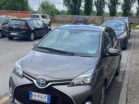 Usata Toyota Yaris 73 CV (53 kW) 2017 Marrone Berlina