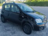 Usata Fiat Panda 4x4 Climbing 69 CV (50 kW) 2007 Nero Utilitaria