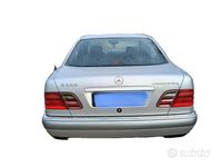 Usata Mercedes E300 Avantgarde 129 CV (94 kW) 1996 Grigio Berlina