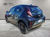 Usata Toyota Aygo X Limited 72 CV (52 kW) 2022 Cardamom green & black SUV