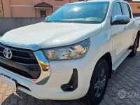 Usata Toyota HiLux Lounge 150 CV (110 kW) 2021 Bianco Pick-up