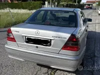Begagnad Mercedes 200 1999 Grå Sedan