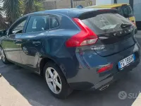 Usata Volvo V40 120 CV (88 kW) 2016 Grigio Berlina