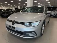 Usata VW Golf VIII Life 110 CV (80 kW) 2024 Argento Berlina