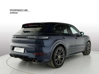 Usata Porsche Cayenne 470 CV (345 kW) 2023 Blu algarve metallizzato SUV