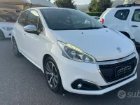 Usata Peugeot 208 Allure 100 CV (73 kW) 2015 Bianco Utilitaria
