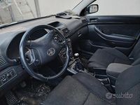 Usata Toyota Avensis 150 CV (110 kW) 2006 Grigio Berlina