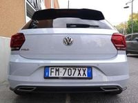 Usata VW Polo R-line 95 CV (69 kW) 2018 Grigio perlato Berlina