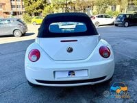 Usata VW New Beetle 105 CV (77 kW) 2006 Bianco Utilitaria