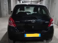 Usata Toyota Yaris Sol 90 CV (66 kW) 2010 Nero Utilitaria