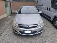 Usata Opel Astra Cabriolet Enjoy 116 CV (85 kW) 2008 Argento Cabrio