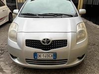 Usata Toyota Yaris Sol 90 CV (66 kW) 2007 Grigio Berlina