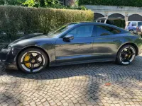 Usata Porsche Taycan 141 kW (193 CV) 2021 Grigio vulcano Berlina