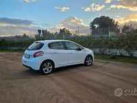 Usata Peugeot 208 Allure 68 CV (50 kW) 2015 Bianco Utilitaria