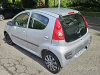 Usata Peugeot 107 Active 68 CV (50 kW) 2011 Grigio Utilitaria